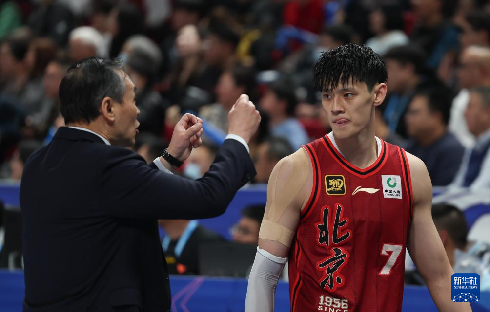 九游体育官方网站-包含加时末段体能课后，上海久事防线松动备战CBA常规赛，态度坚定，资深球员宣示担当的词条